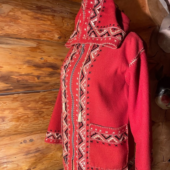 Red Hooded vintage Jacket with Geometric embroidered Patterns - Picture 2 of 6